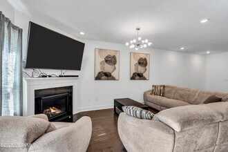 803 Aviator Ave in Marlboro, NJ - Building Photo - Building Photo