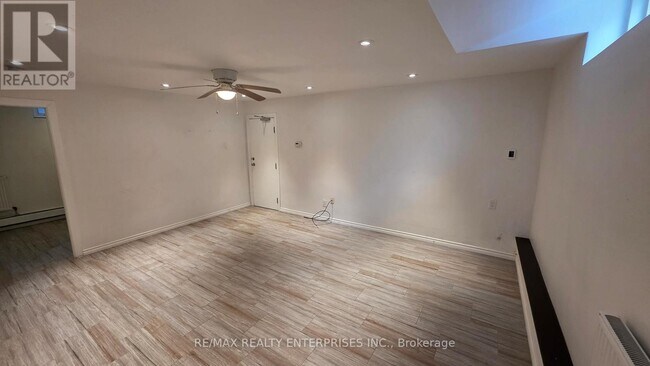 142 Emerald St S in Hamilton, ON - Building Photo - Building Photo