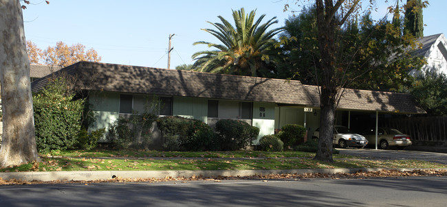 337 W 21st St in Merced, CA - Foto de edificio - Building Photo