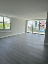 9500 W Bay Harbor Dr in Bay Harbor Islands, FL - Building Photo - Building Photo