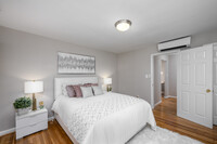 Lloyd Apartments in Alexandria, VA - Building Photo - Interior Photo