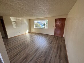 2122-2124 SE Jefferson St in Albany, OR - Building Photo - Building Photo