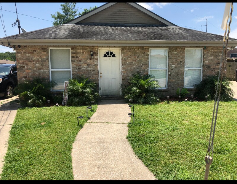 3223 Jupiter Dr in Chalmette, LA - Building Photo