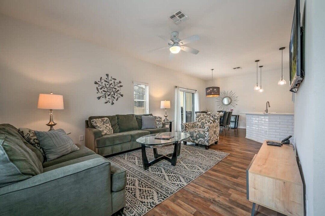 1000 Las Fuentes Dr in Kissimmee, FL - Building Photo
