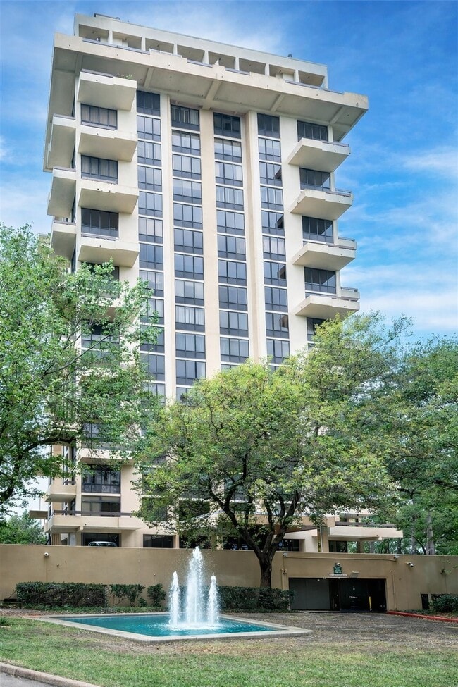 14655 Champion Forest Dr in Houston, TX - Building Photo - Building Photo