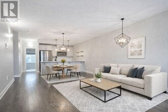 814 Ralph Hennessy Ave in Ottawa, ON - Building Photo - Building Photo