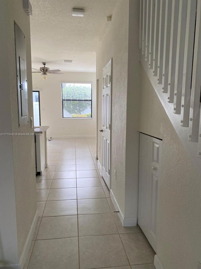 3288 W 106th Terrace in Hialeah, FL - Building Photo - Building Photo