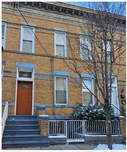 819 27th St in Union City, NJ - Foto de edificio