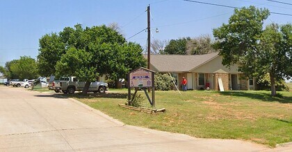 1324 E 10th St in Colorado City, TX - Building Photo - Building Photo