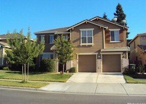 814 Round Hill Dr in Merced, CA - Building Photo