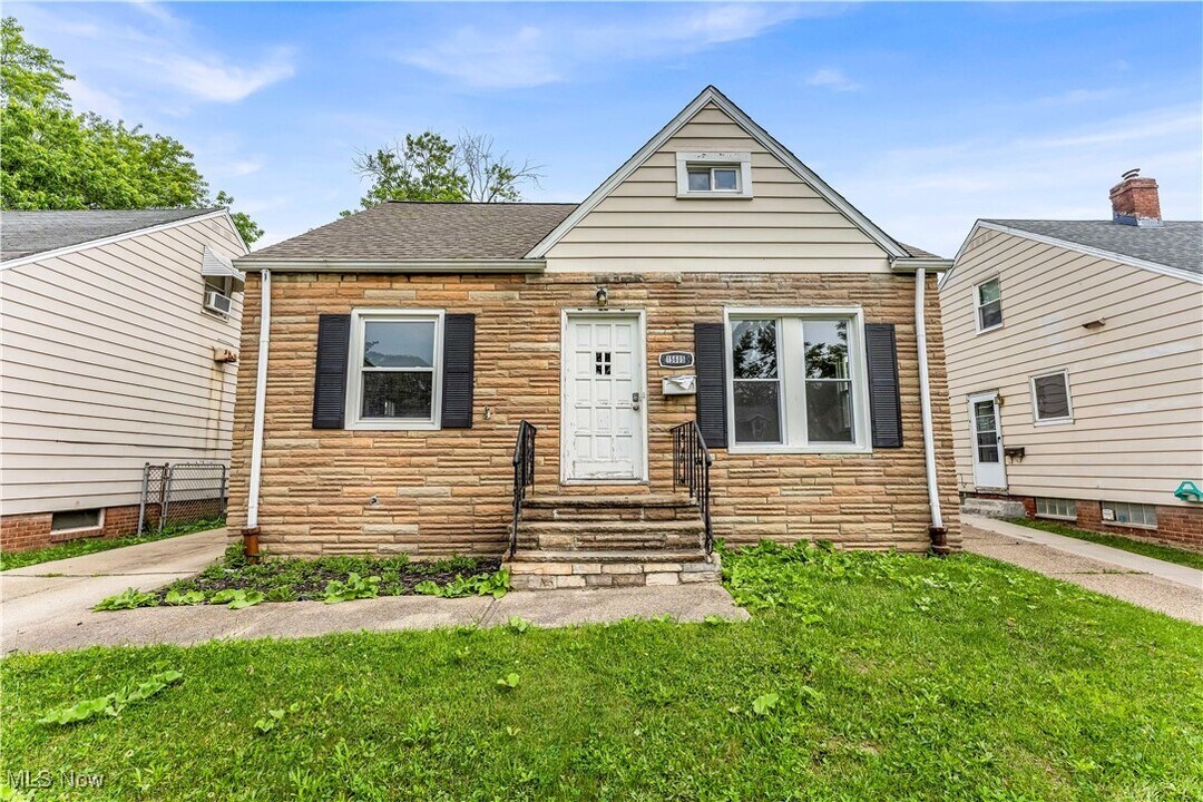 15605 Benhoff Dr in Maple Heights, OH - Building Photo