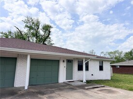 2018 W Olive St in Rogers, AR - Building Photo