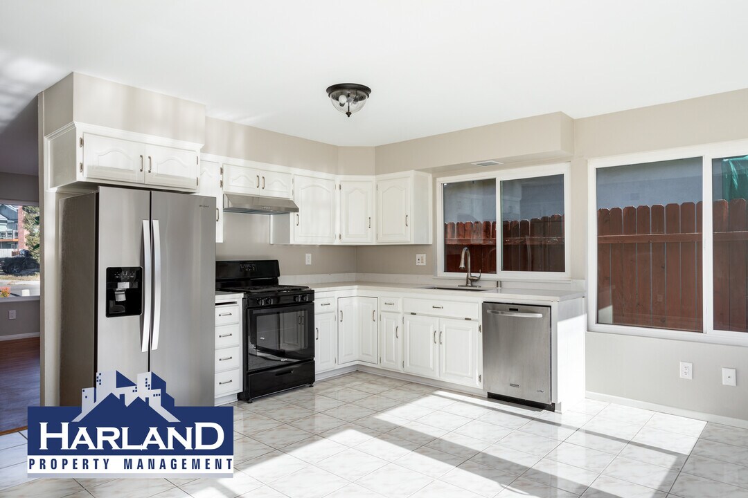 8547 Aquarius Dr in San Diego, CA - Building Photo