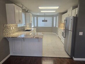 107 SE Harmony Cir in Grants Pass, OR - Building Photo - Building Photo