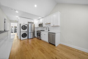 81 Bunker Hill St, Unit 3 in Boston, MA - Building Photo