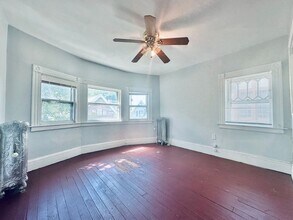 19-21 Lynwood Place in New Haven, CT - Building Photo - Interior Photo