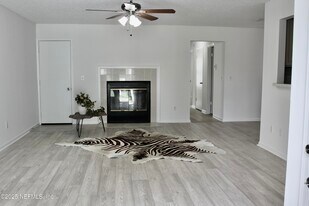 12627 Enchanted Hollow Dr in Jacksonville, FL - Building Photo