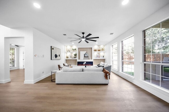 7505 Larchmont Dr, Unit 1302 in Dallas, TX - Building Photo - Building Photo