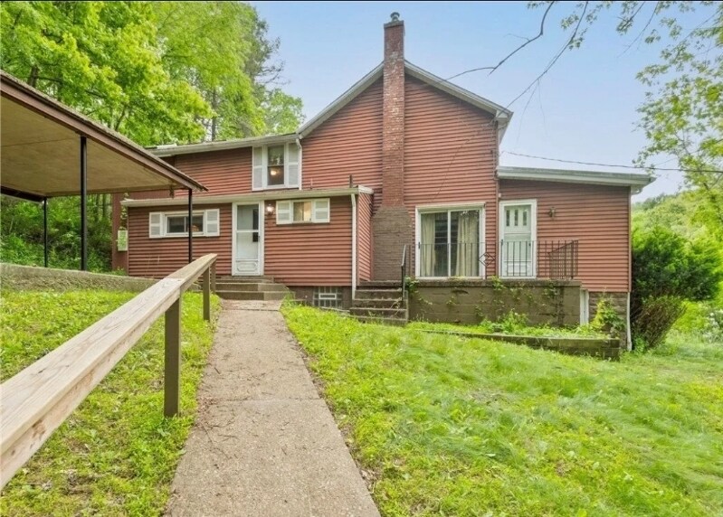 2555 Cole Rd in Wexford, PA - Building Photo