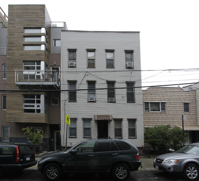 137 Conselyea St in Brooklyn, NY - Building Photo - Building Photo