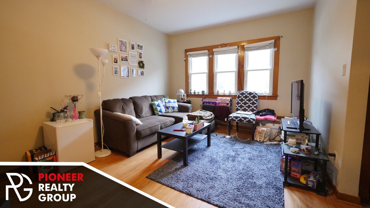 1520 W Melrose St, Unit 1F in Chicago, IL - Building Photo