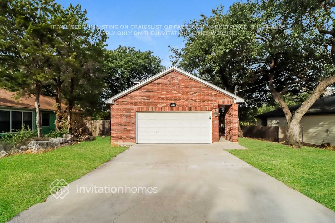 2210 Yellow Bird Trail in Austin, TX - Building Photo