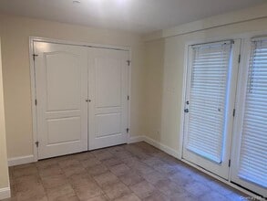 384 W Montauk Hwy in Lindenhurst, NY - Building Photo - Building Photo