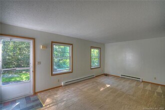 26 Dartmouth Dr in Groton, CT - Building Photo - Building Photo