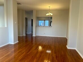 1088 N Claremont Dr in Palatine, IL - Building Photo - Building Photo