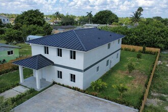 722 NW 6th Ct in Florida City, FL - Building Photo - Building Photo