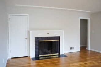 1715 SE Claybourne St in Portland, OR - Building Photo - Building Photo