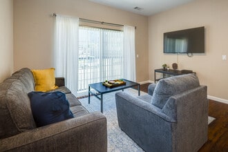 Maywood Apartments in Champaign, IL - Foto de edificio - Interior Photo
