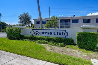 170 Cypress Club Dr in Pompano Beach, FL - Building Photo - Building Photo