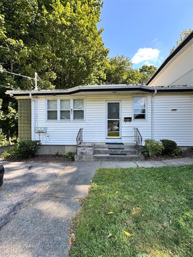 84 E Main St in Pawling, NY - Building Photo - Building Photo