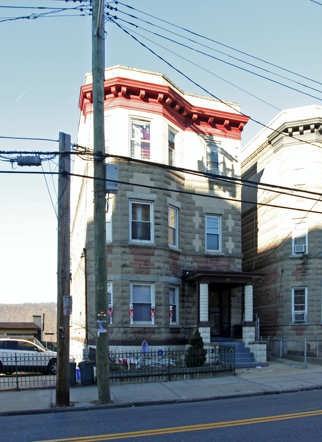 207 Hawthorne Ave in Yonkers, NY - Building Photo - Building Photo