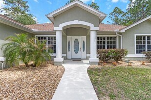 17 Eugenia Ct N in Homosassa, FL - Building Photo