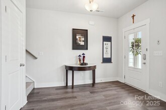 562 Amalfi Dr in Davidson, NC - Building Photo - Building Photo