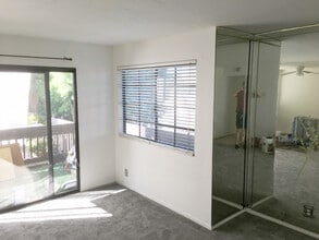 5310 Circle Dr, Unit Unit 110 in Van Nuys, CA - Building Photo - Building Photo