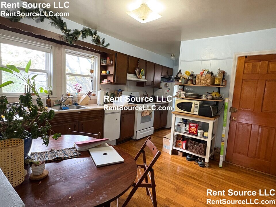 19-21 Sartwell Ave. Unit 3 in Somerville, MA - Building Photo
