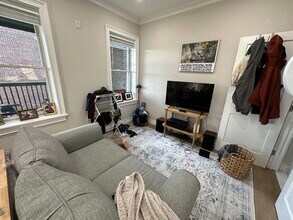 14 Mount Hood Rd, Unit 1 in Boston, MA - Building Photo - Building Photo