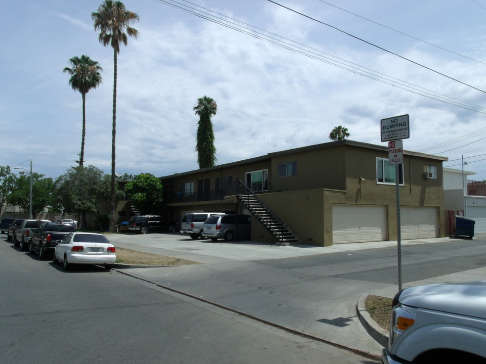 238 W Hoover Ave in Orange, CA - Foto de edificio