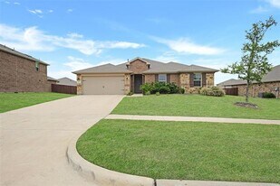 1221 Rolling Mdws Dr in Cedar Hill, TX - Building Photo