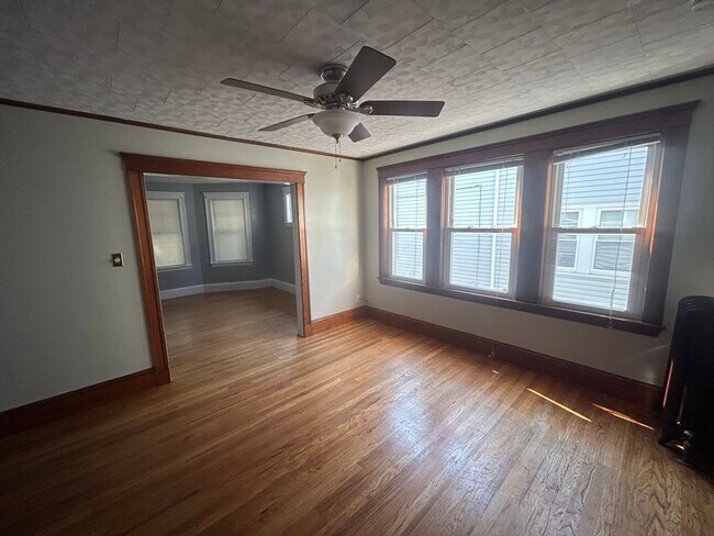 43 Sterling St, Unit #1 in Somerville, MA - Building Photo - Building Photo