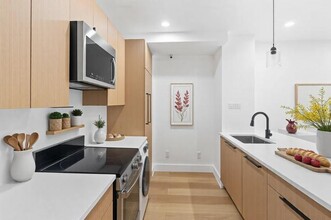 23 St Marks Pl in New York, NY - Building Photo - Building Photo