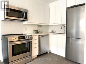 66-66 Fifteenth St in Toronto, ON - Building Photo - Building Photo