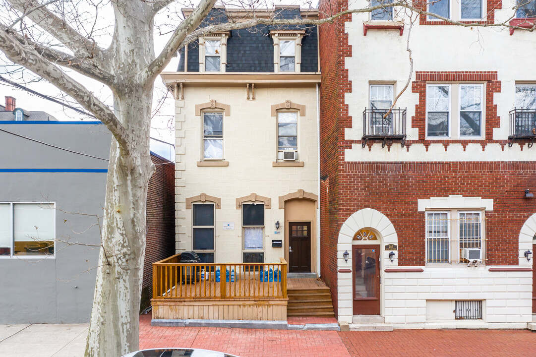 203 S 42nd St in Philadelphia, PA - Foto de edificio