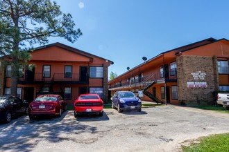 Parkway Apartments in Beaumont, TX - Building Photo - Building Photo