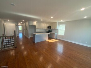 68 Main St in Newark, NJ - Building Photo - Building Photo