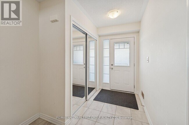 2442 Fall Harvest Cres in Pickering, ON - Building Photo - Building Photo