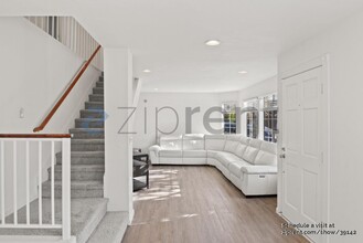 34240 Della Terrace in Fremont, CA - Foto de edificio - Building Photo
